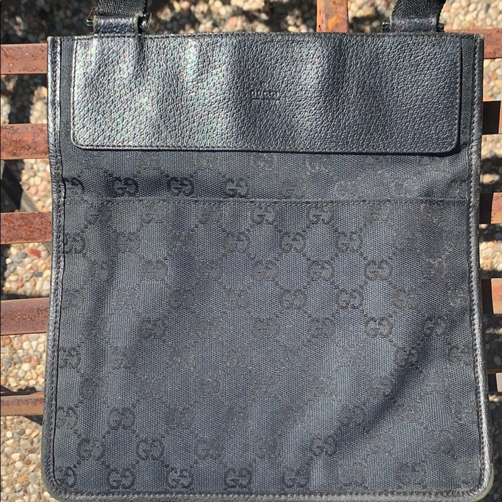 AUTHENTIC Unisex Gucci Crossbody bag
